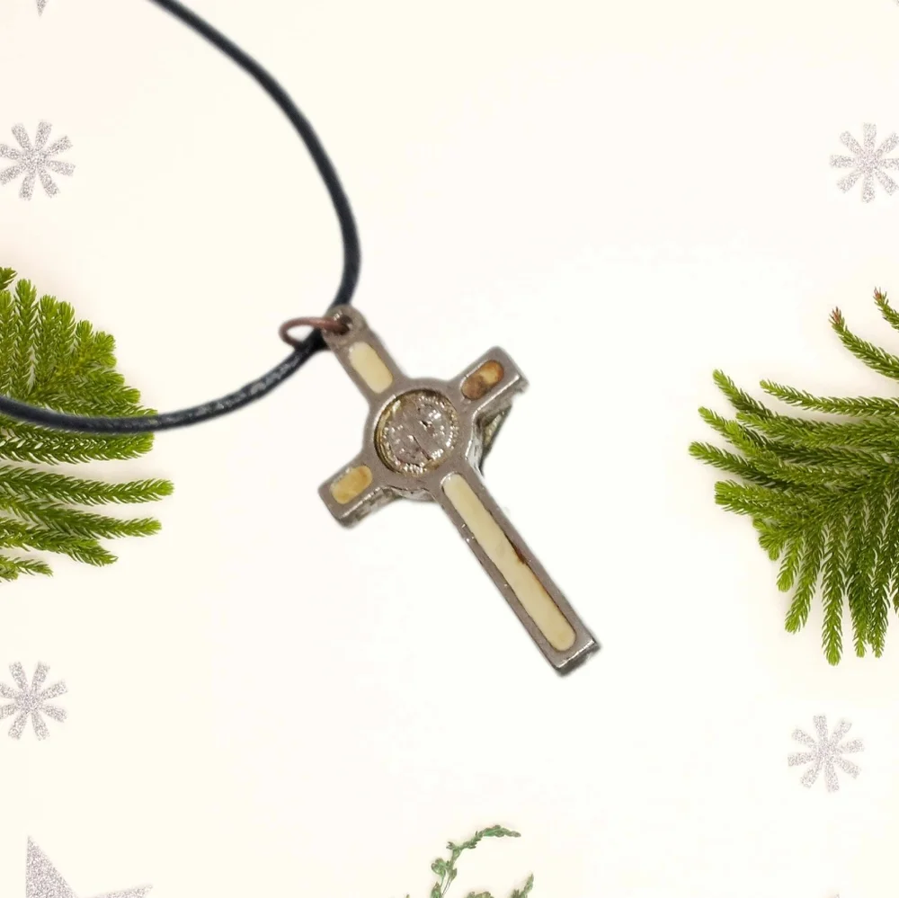 $2 When You Buy 10 Items Marked 🎄10/$20. Crucifix Pendant w/ Cord Necklace